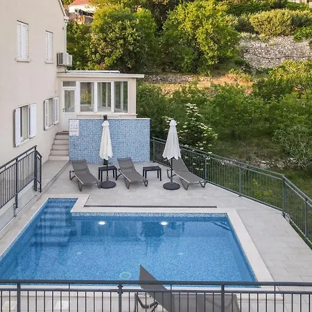 Nice In With Outdoor Swimming Pool And 3 Bedrooms Mlini