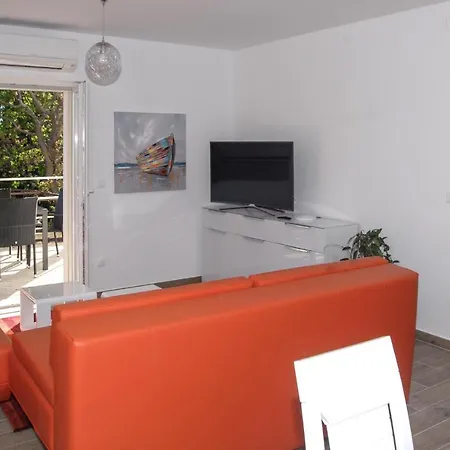 Nice In With Outdoor Swimming Pool And 3 Bedrooms Сasa de vacaciones *