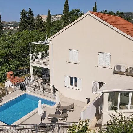 Сasa de vacaciones Nice In With Outdoor Swimming Pool And 3 Bedrooms *
