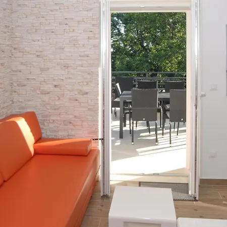 Dom wakacyjny Nice In With Outdoor Swimming Pool And 3 Bedrooms Mlini