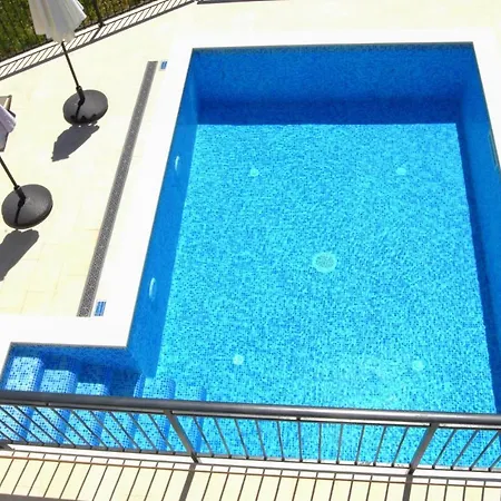 Nice In With Outdoor Swimming Pool And 3 Bedrooms Dom wakacyjny