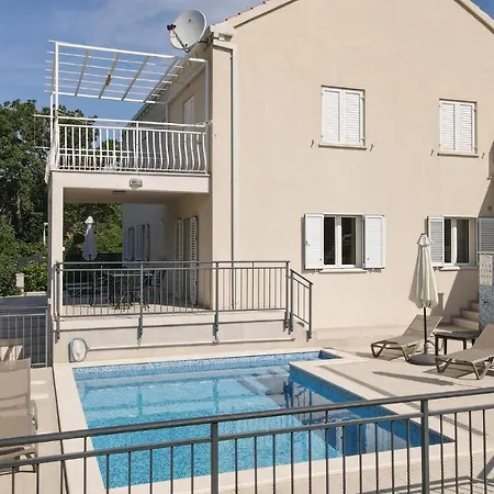 Nice In With Outdoor Swimming Pool And 3 Bedrooms Mlini