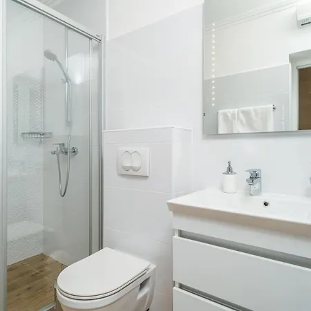 Stunning In 믈리니