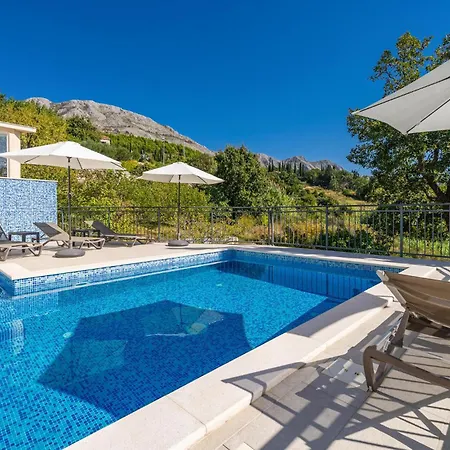 Stunning In 펜션 믈리니