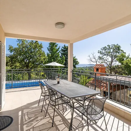 Awesome Home In Mlini