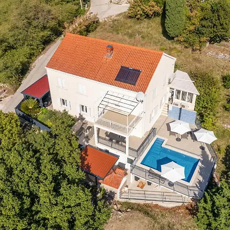 Stunning In 펜션 믈리니