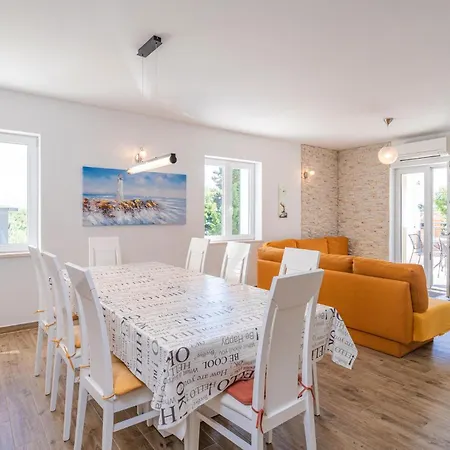 펜션 Stunning In 믈리니